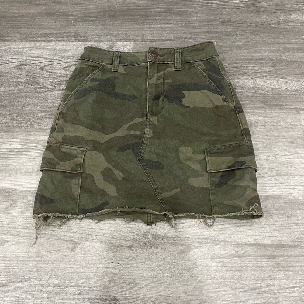 Hollister camo skirt size 00 waist 23